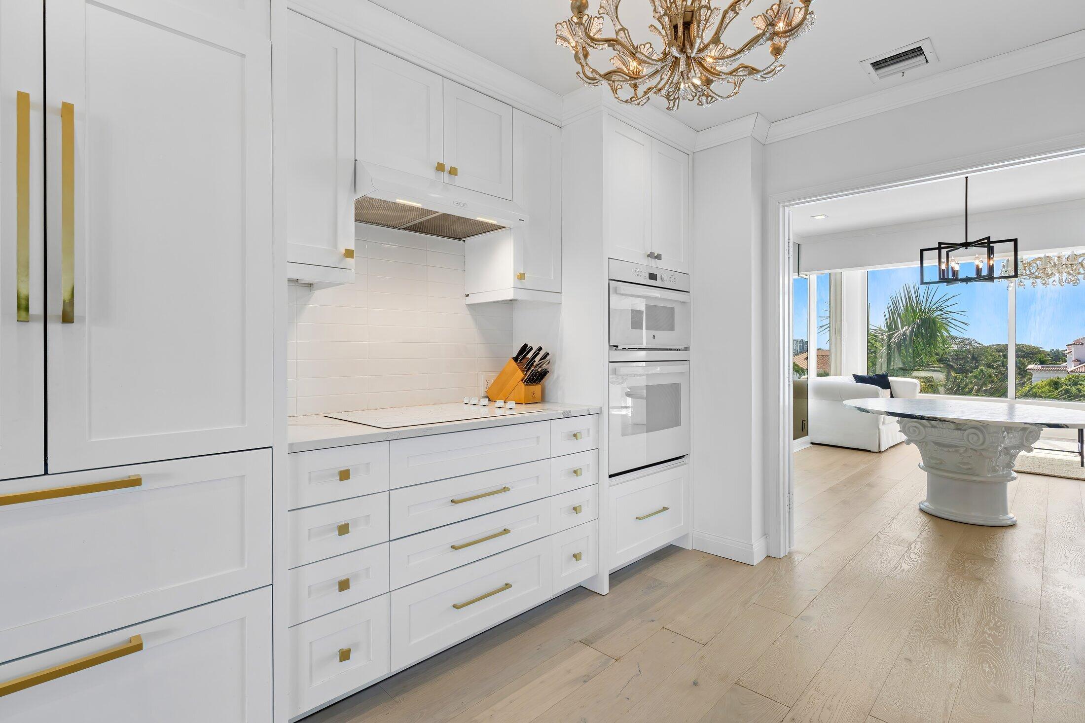 44 Cocoanut Row 526b