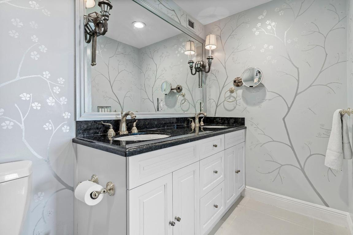 44 Cocoanut Row 526b