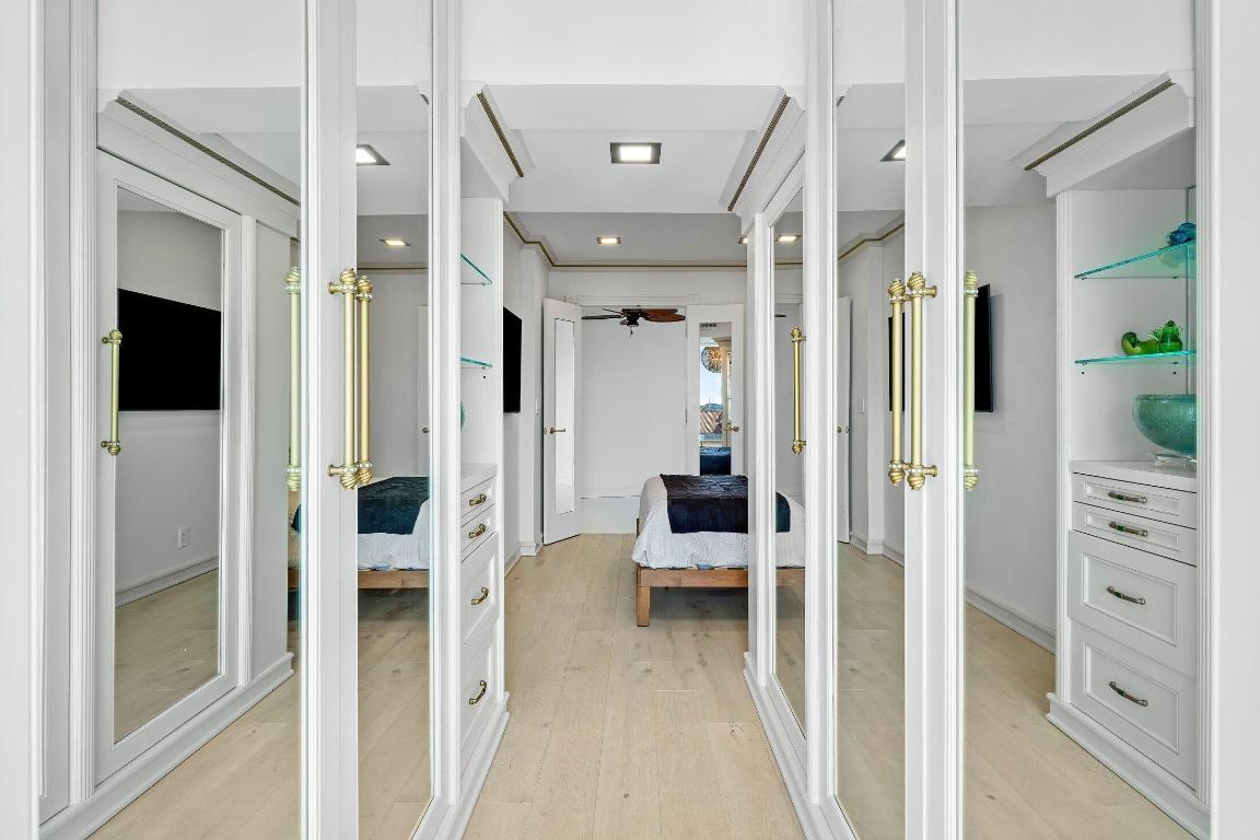 44 Cocoanut Row 526b