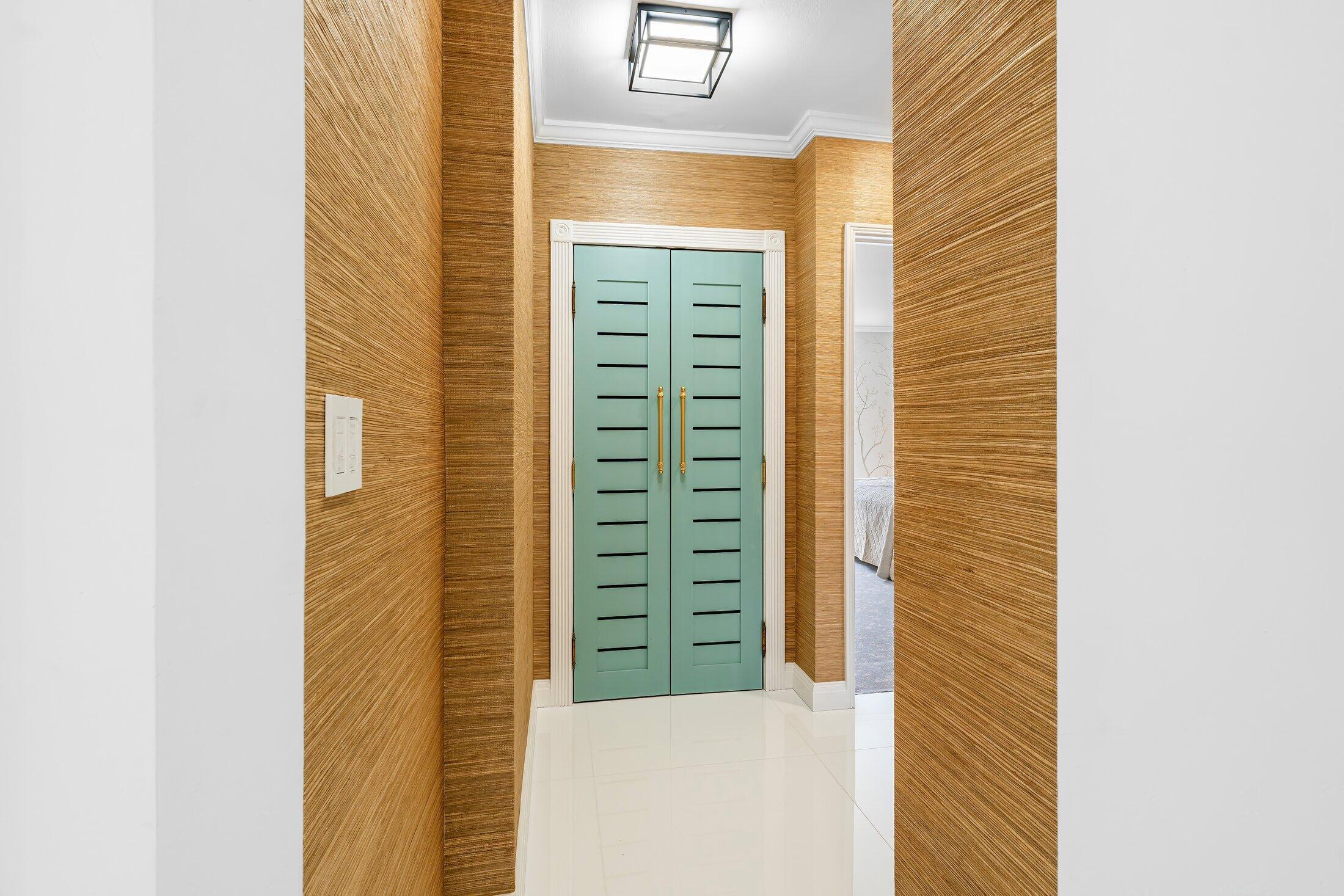 44 Cocoanut Row 526b