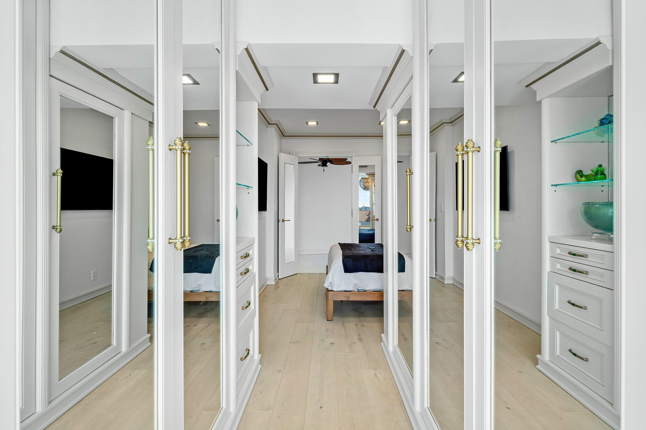 44 Cocoanut Row 526b