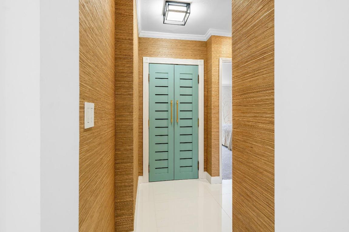 44 Cocoanut Row 526b