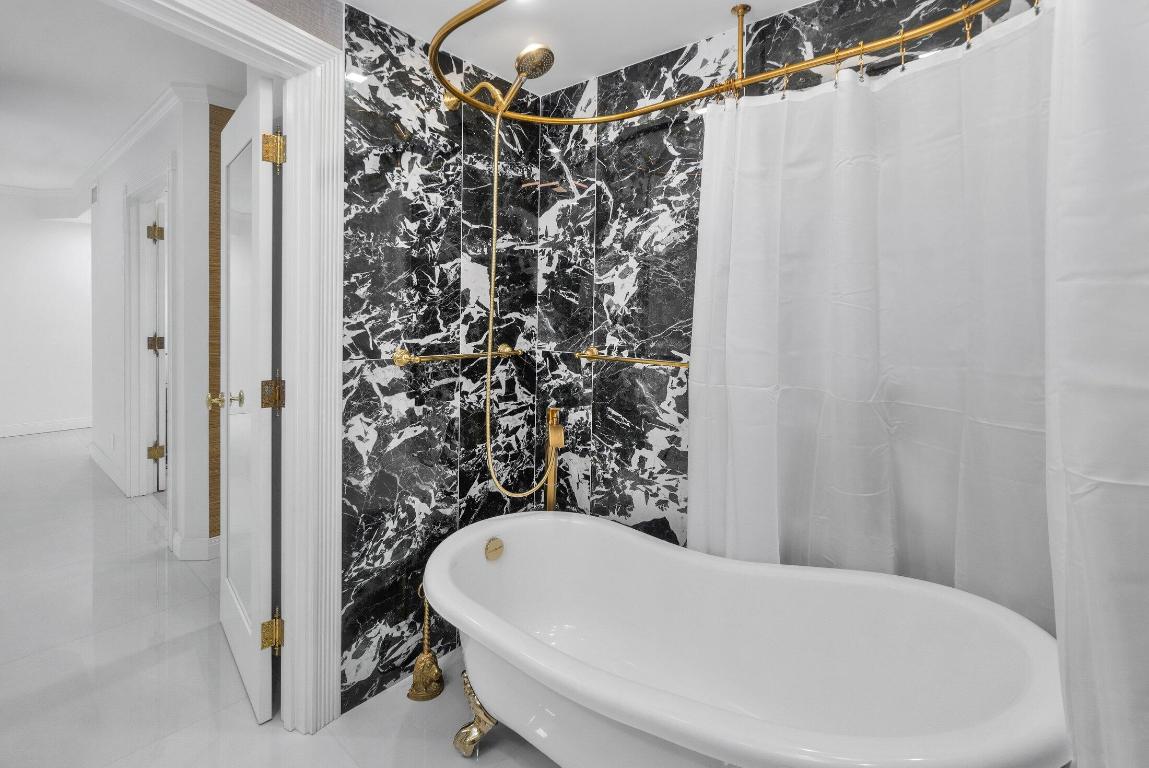 44 Cocoanut Row 526b