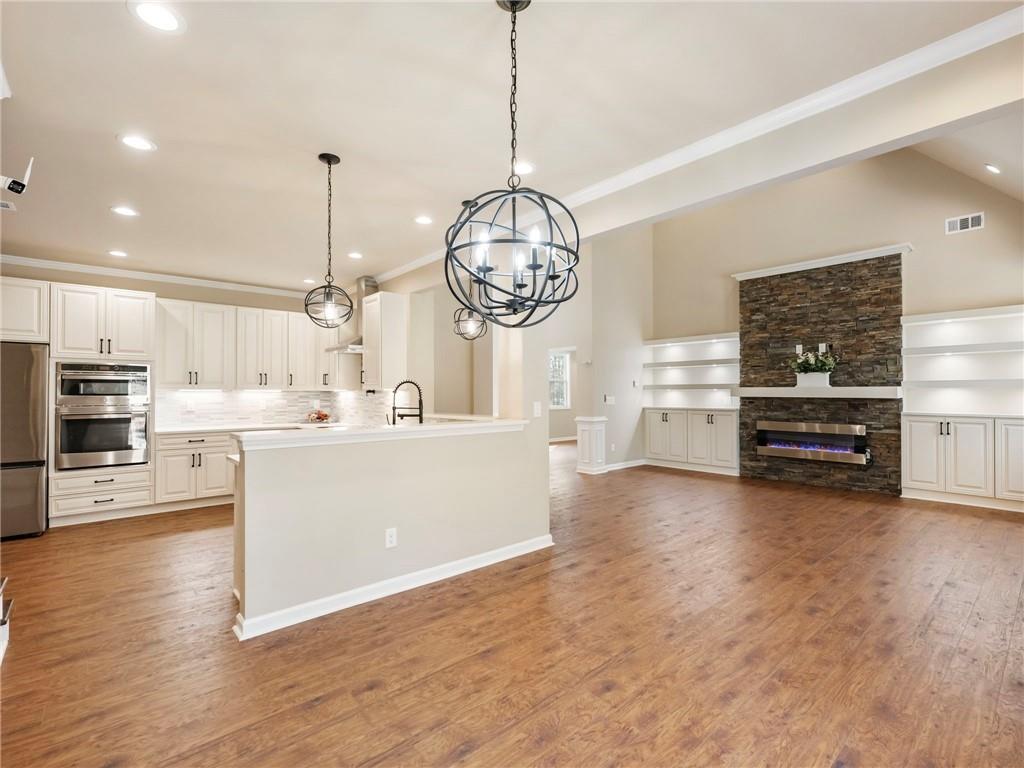 912 Westwood Lane