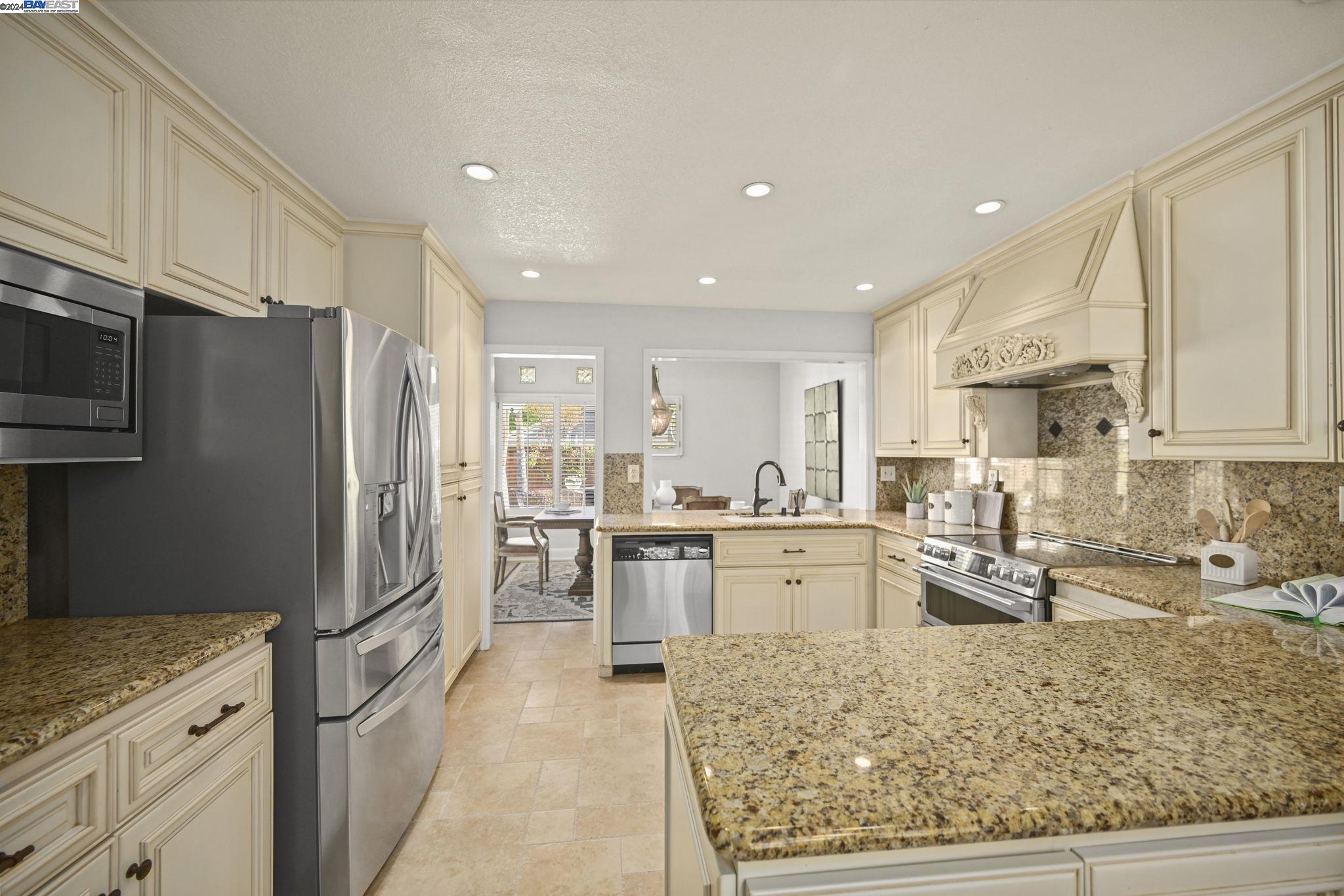 6220 Lakeview Cir