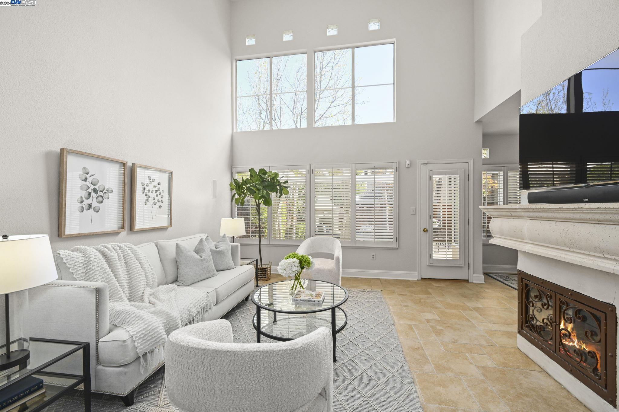 6220 Lakeview Cir