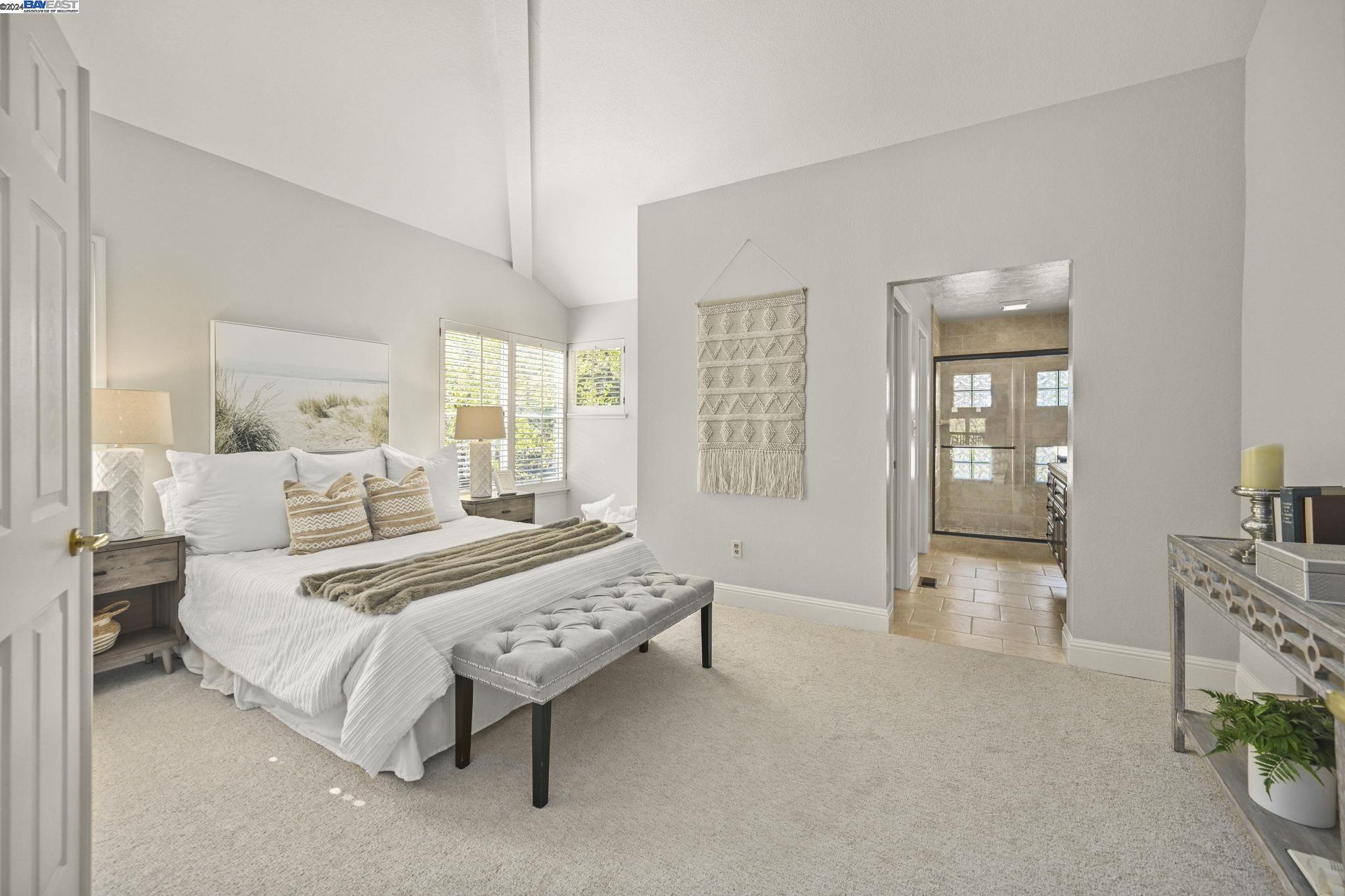 6220 Lakeview Cir