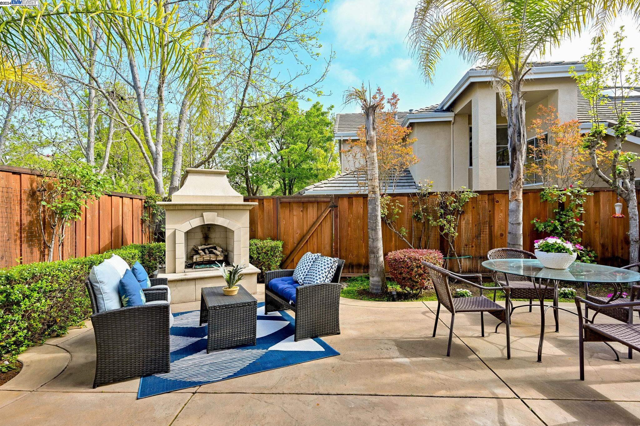 6220 Lakeview Cir