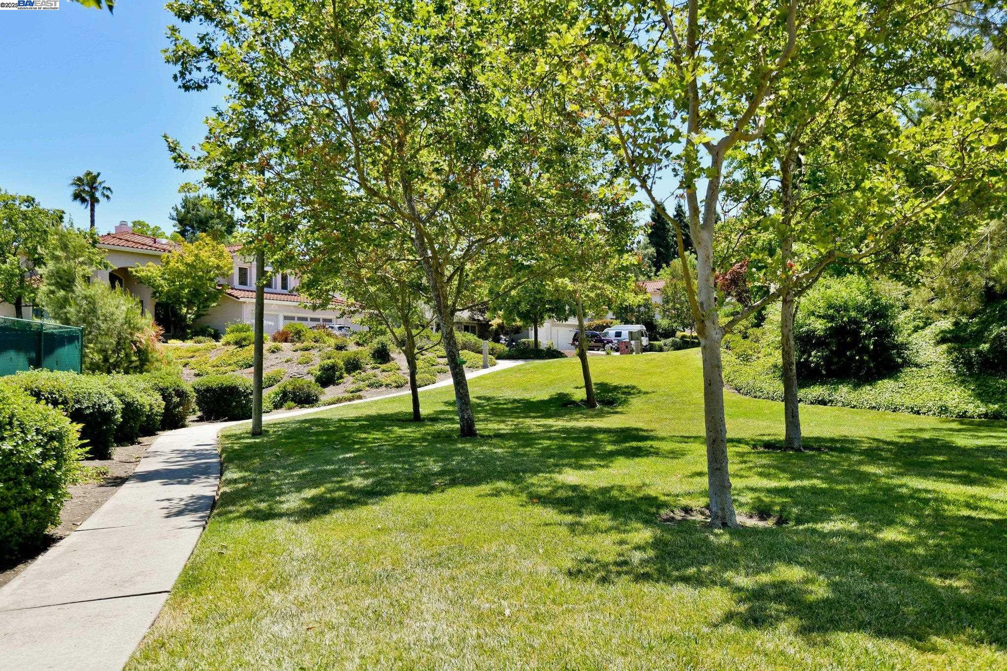 105 Creighton Way