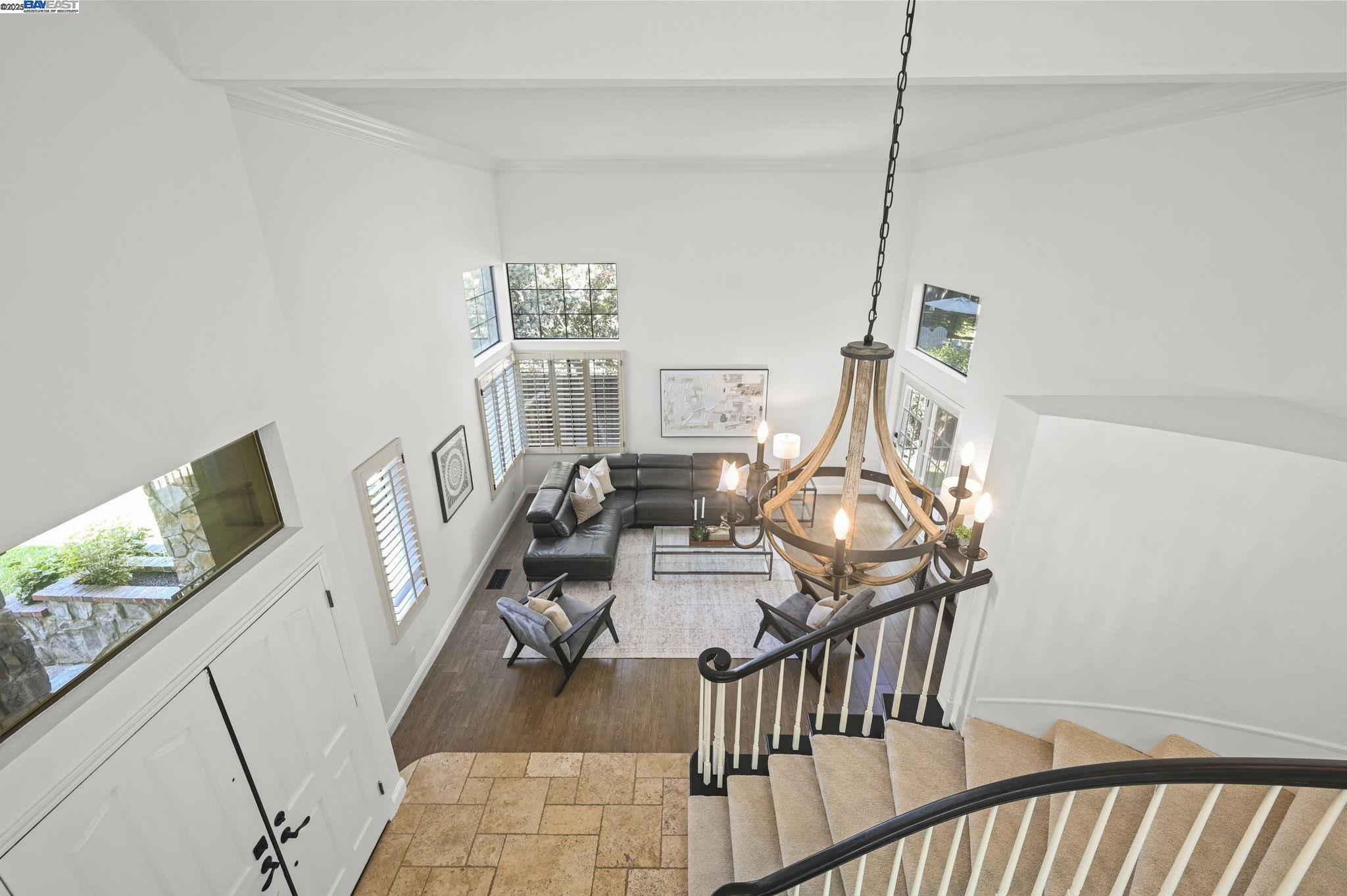 105 Creighton Way