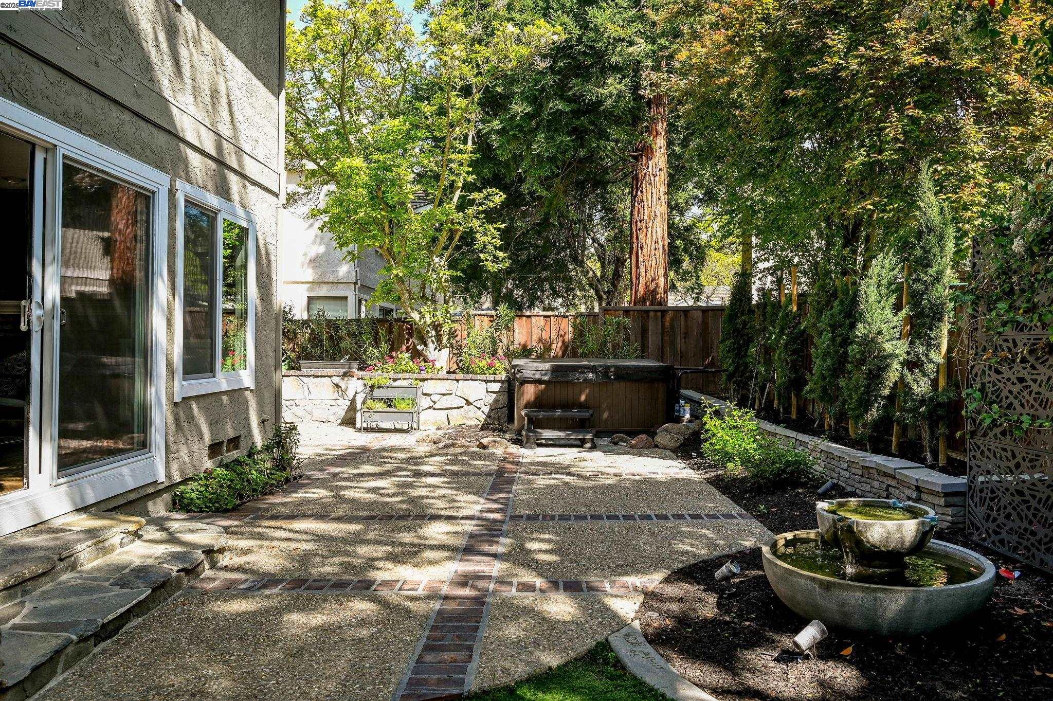 105 Creighton Way