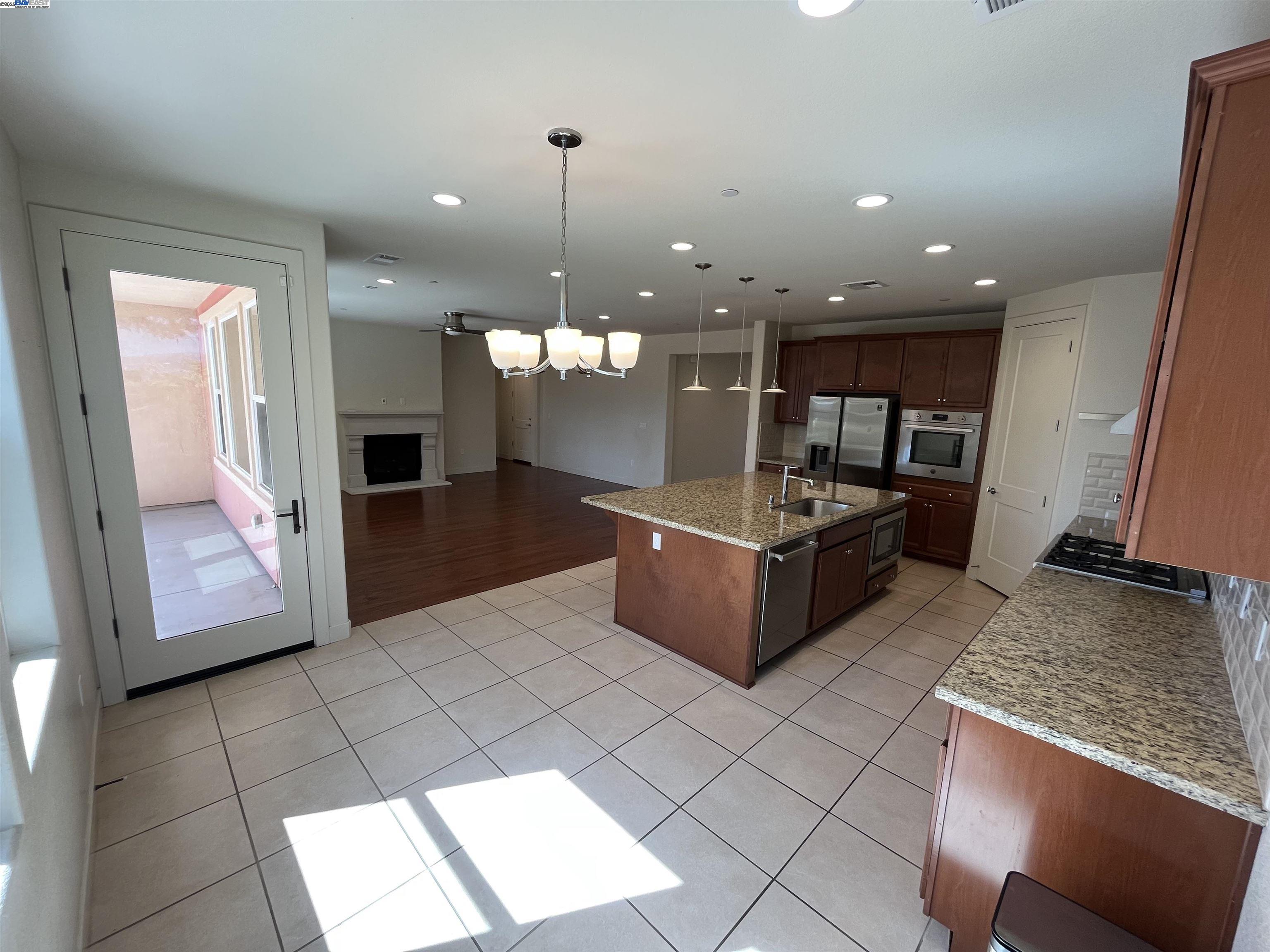 17659 Whisper Ln