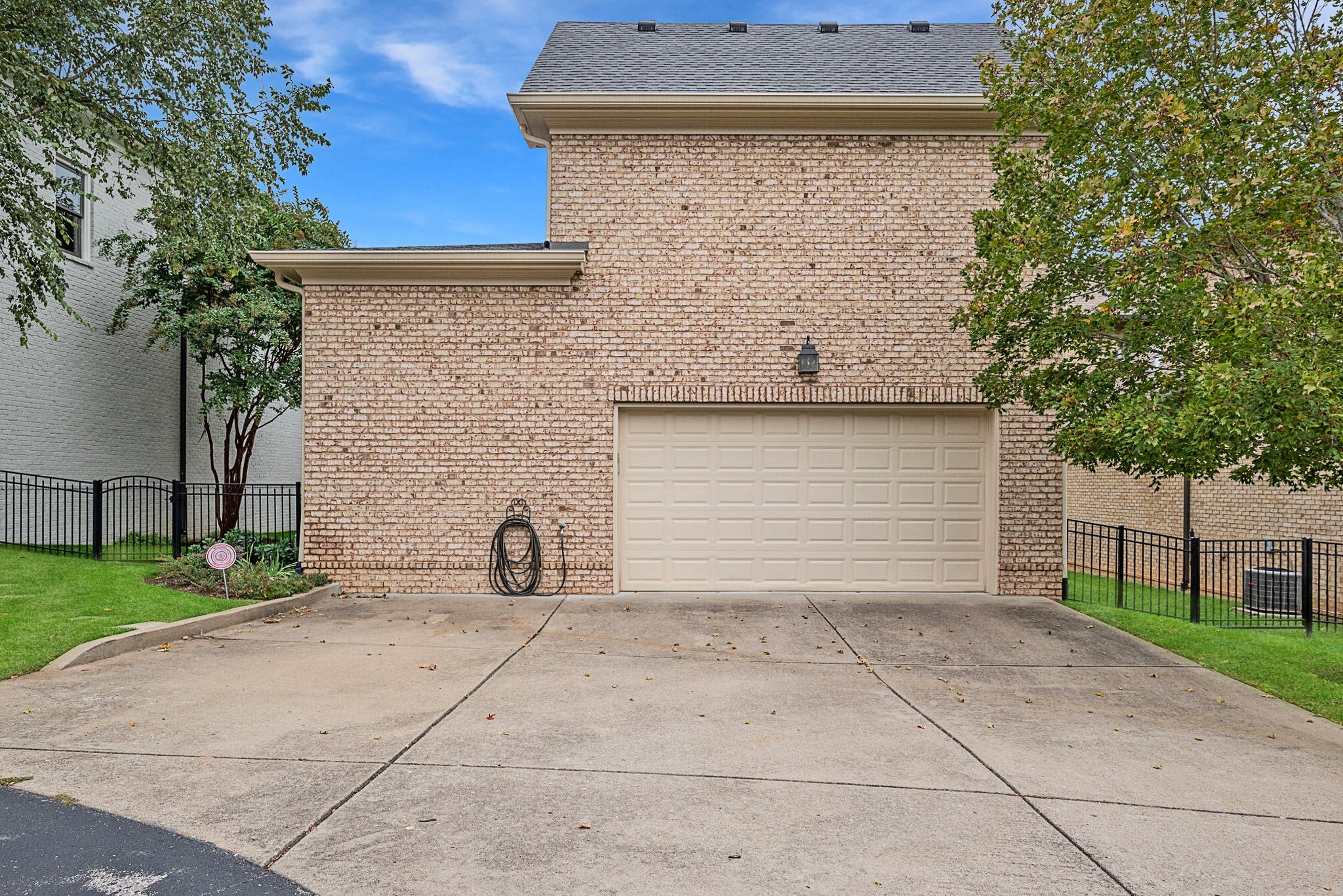 1004 Falling Leaf Cir