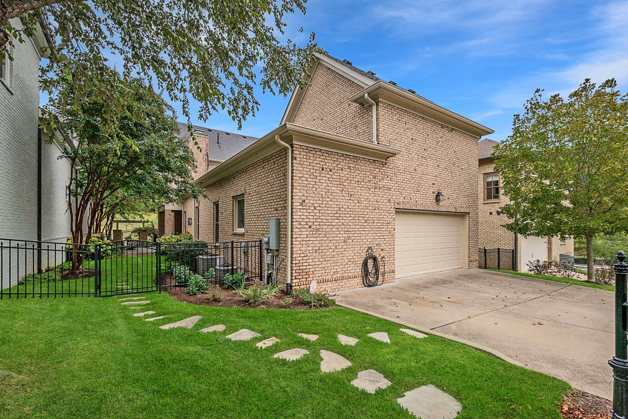 1004 Falling Leaf Cir