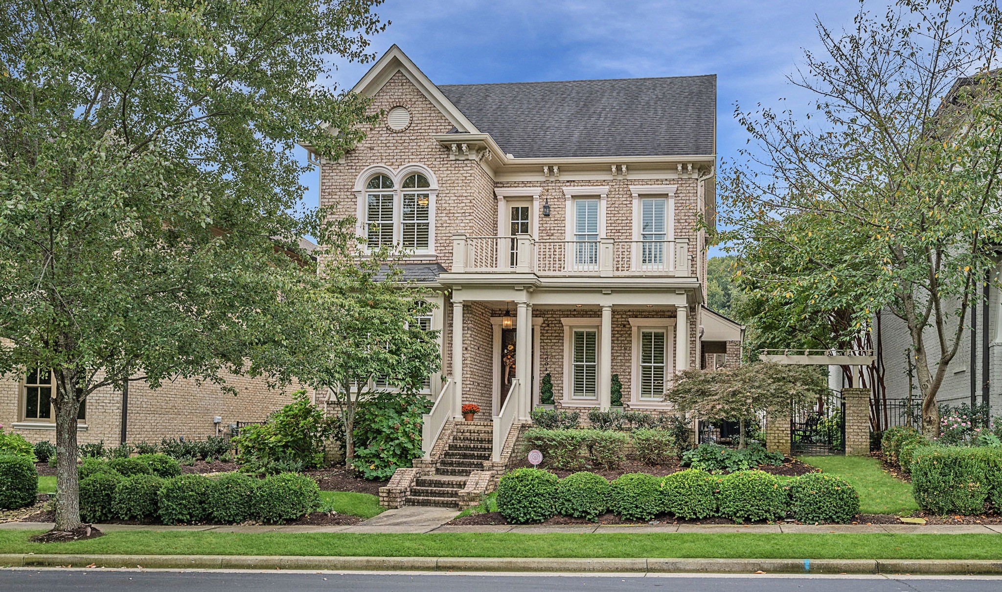 1004 Falling Leaf Cir