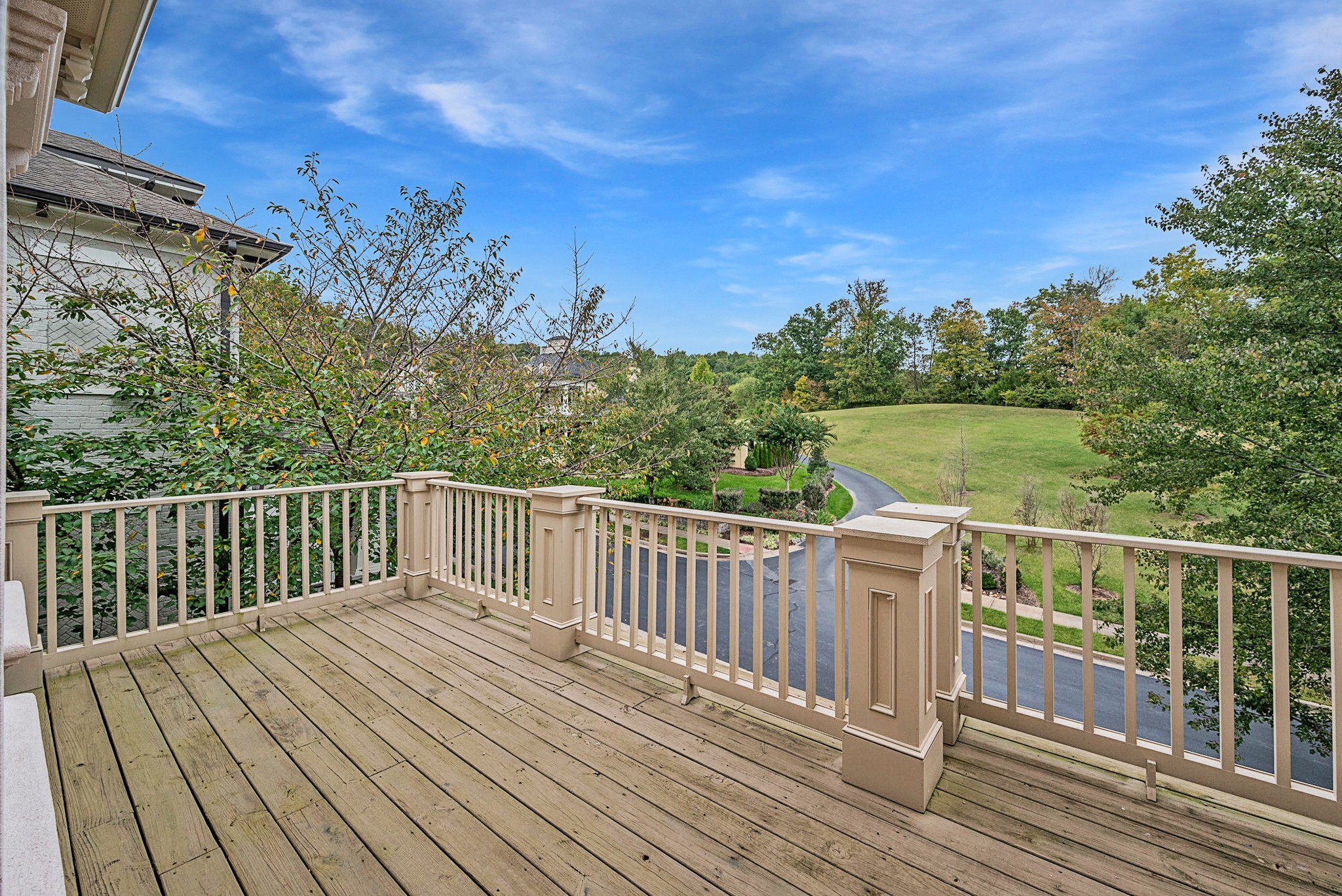 1004 Falling Leaf Cir