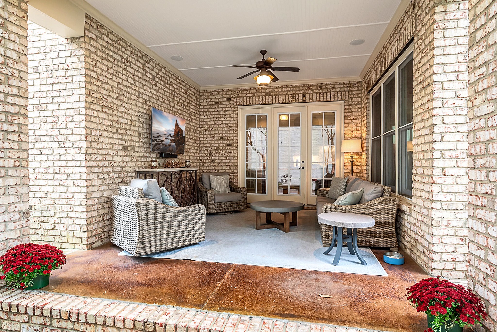 1004 Falling Leaf Cir