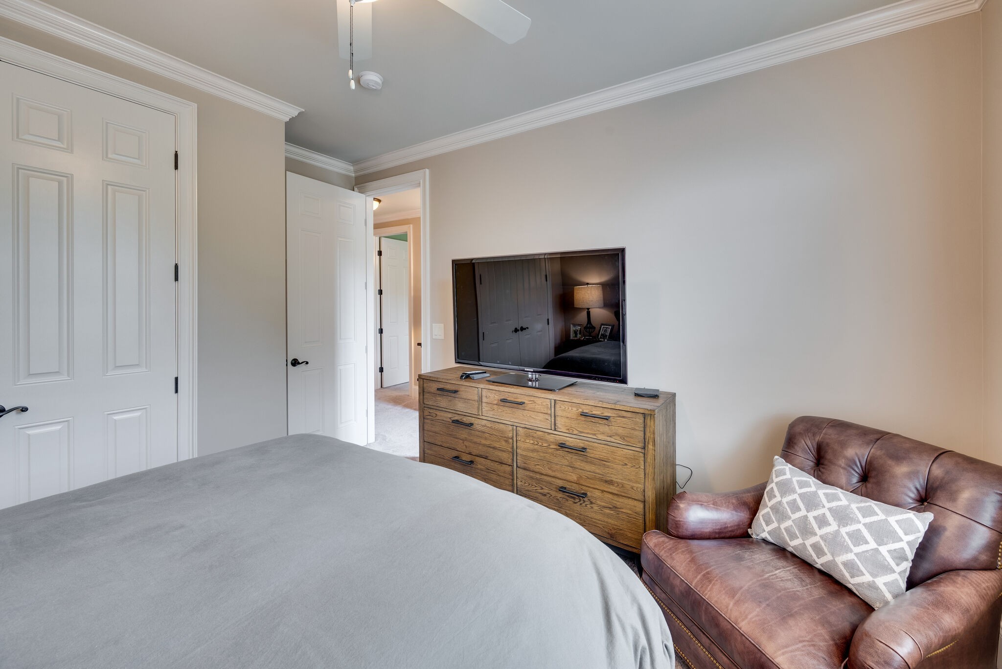 1004 Falling Leaf Cir