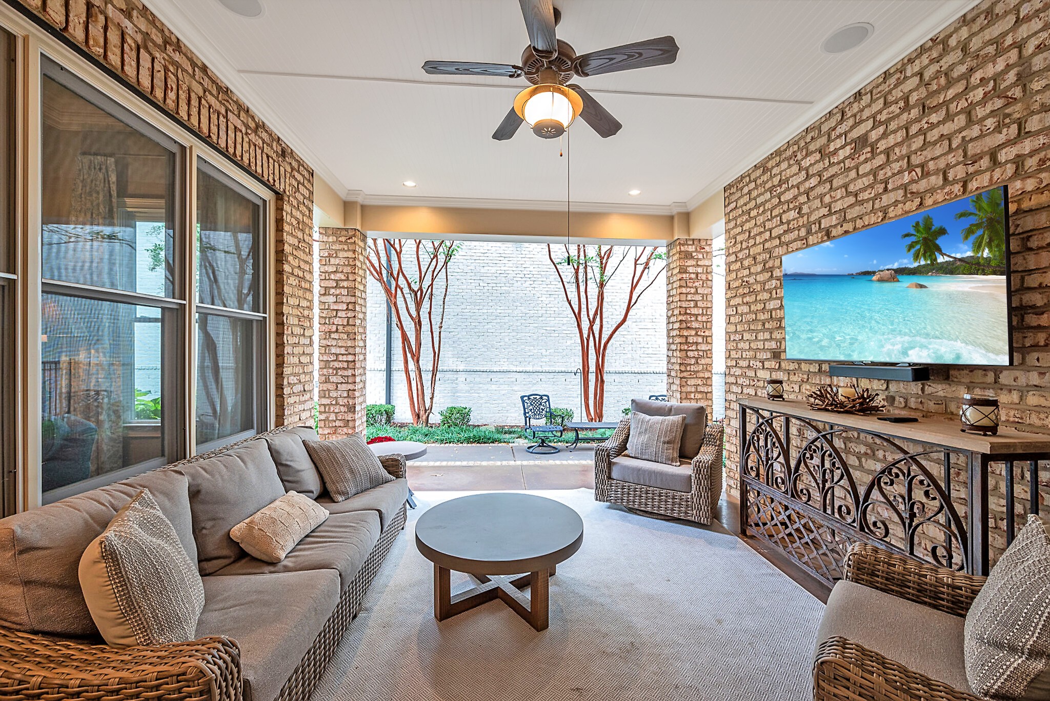 1004 Falling Leaf Cir