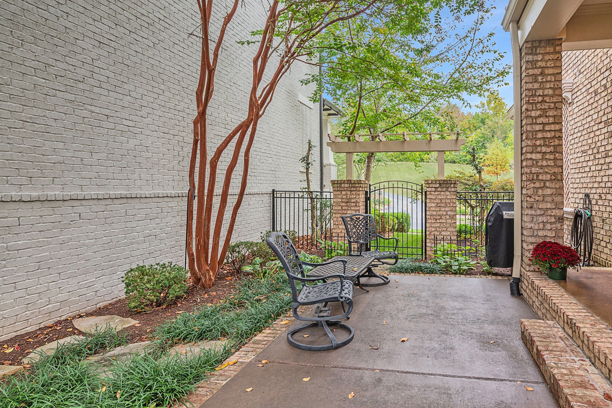 1004 Falling Leaf Cir