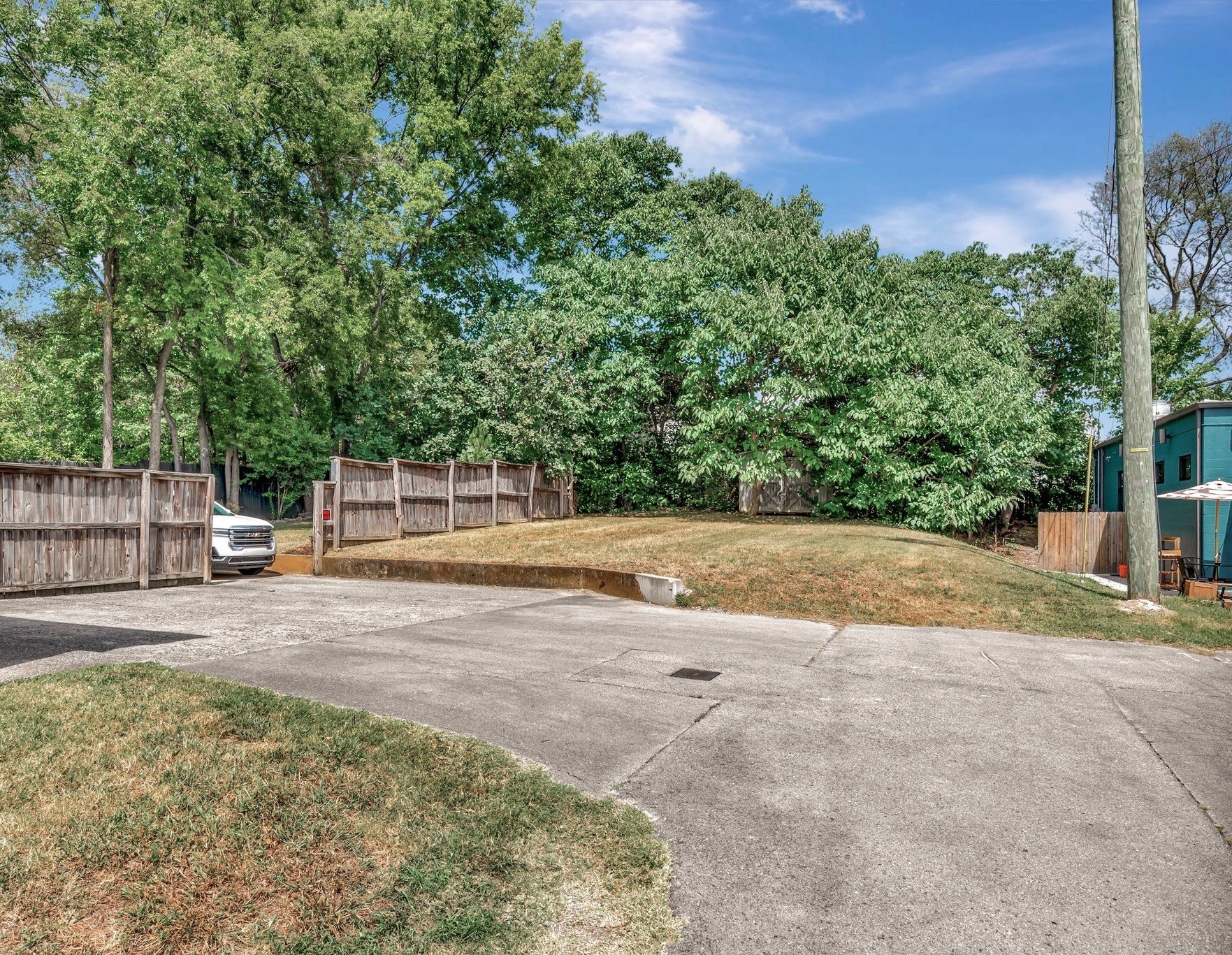 1206B Dallas Ave