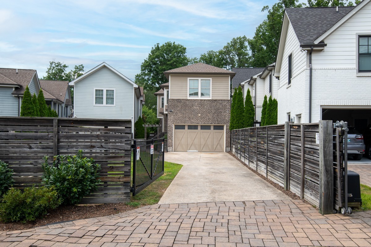 1777 Hillmont Dr