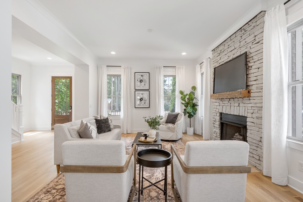 1777 Hillmont Dr