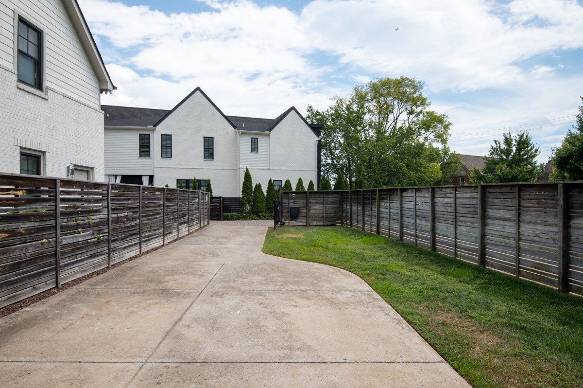 1777 Hillmont Dr