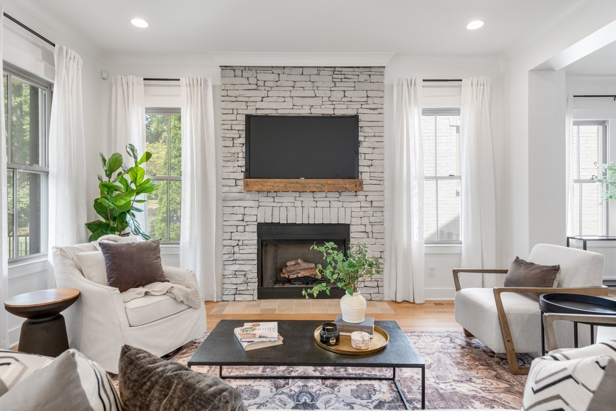 1777 Hillmont Dr