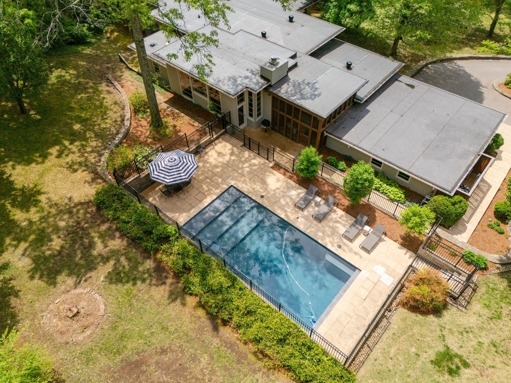 5134 Stanford Dr