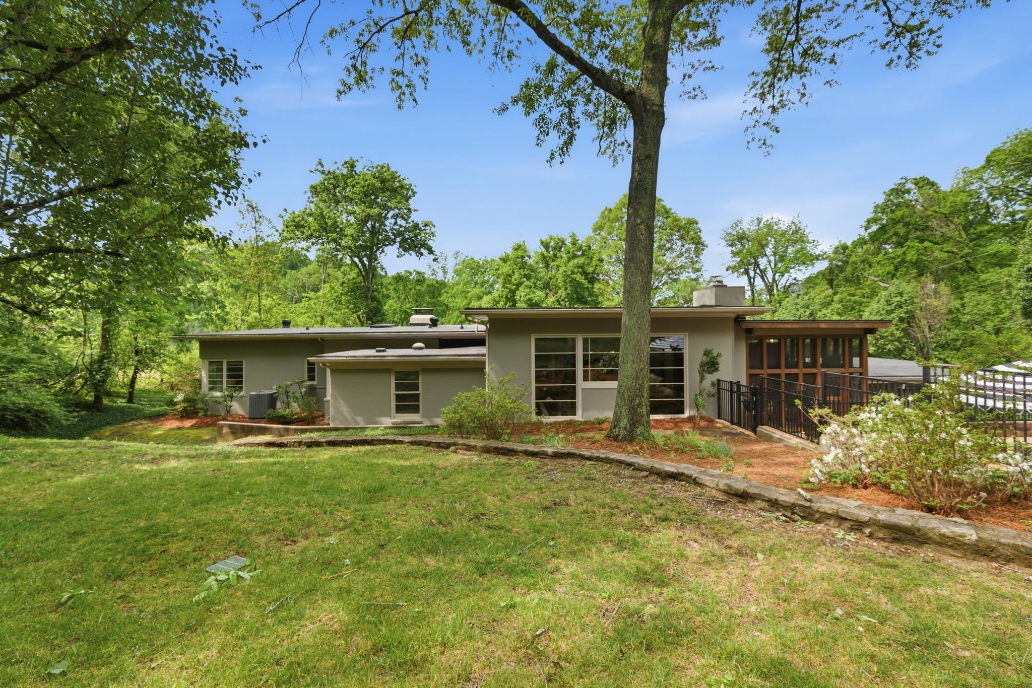 5134 Stanford Dr