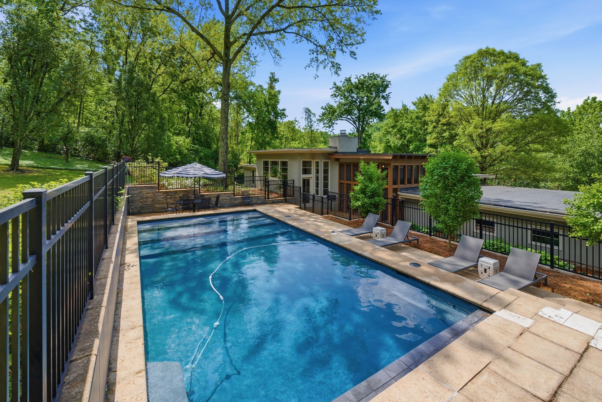 5134 Stanford Dr
