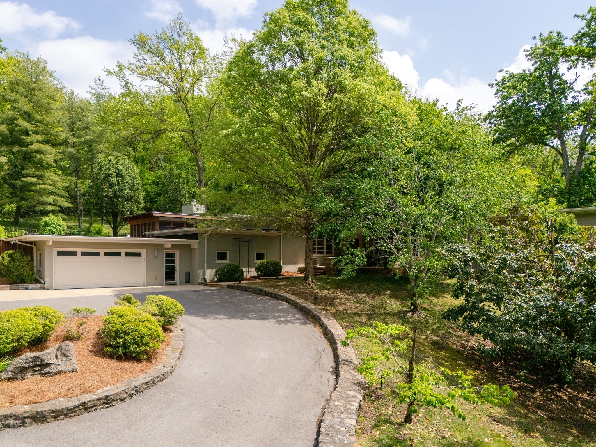 5134 Stanford Dr