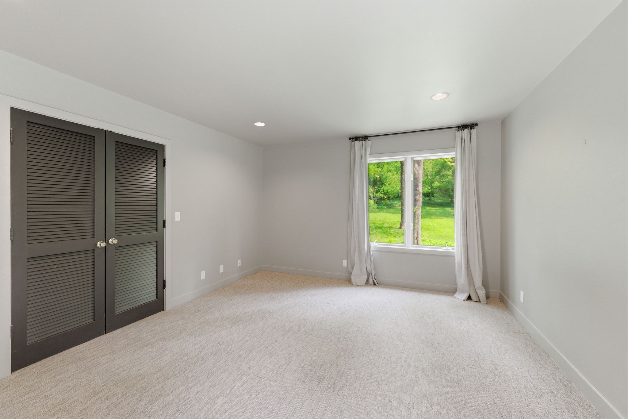 5142 Stanford Dr