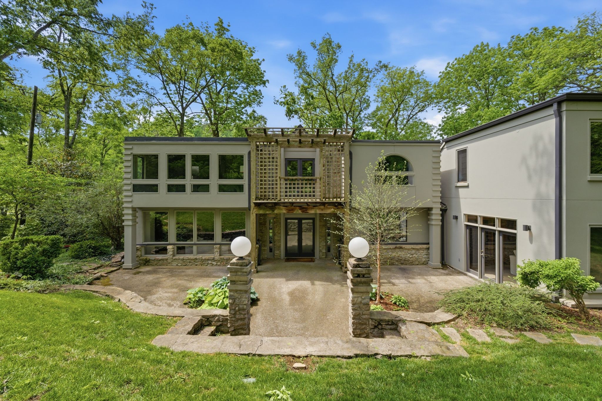 5142 Stanford Dr