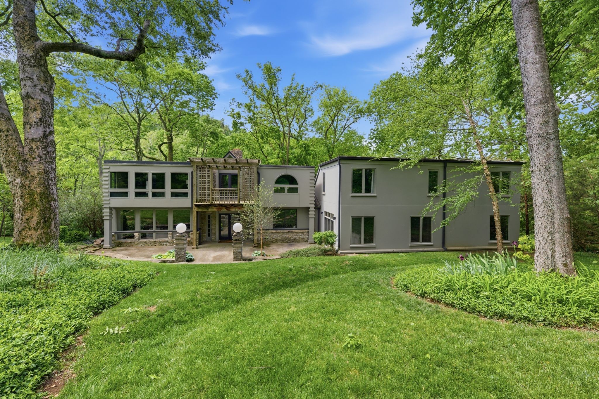 5142 Stanford Dr