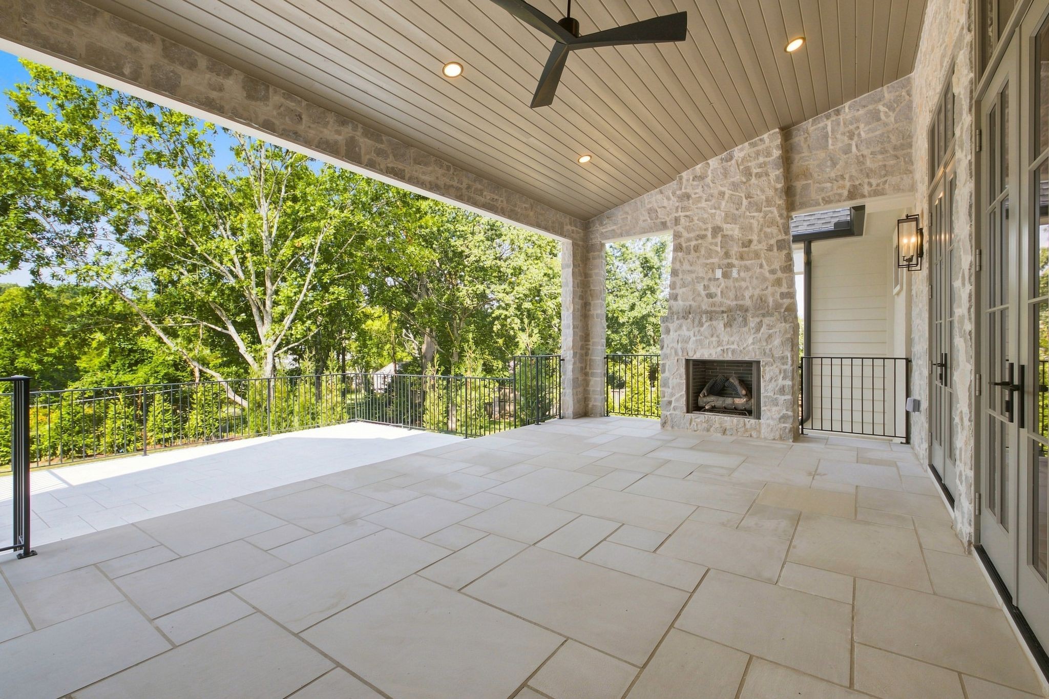 611 W Meade Dr