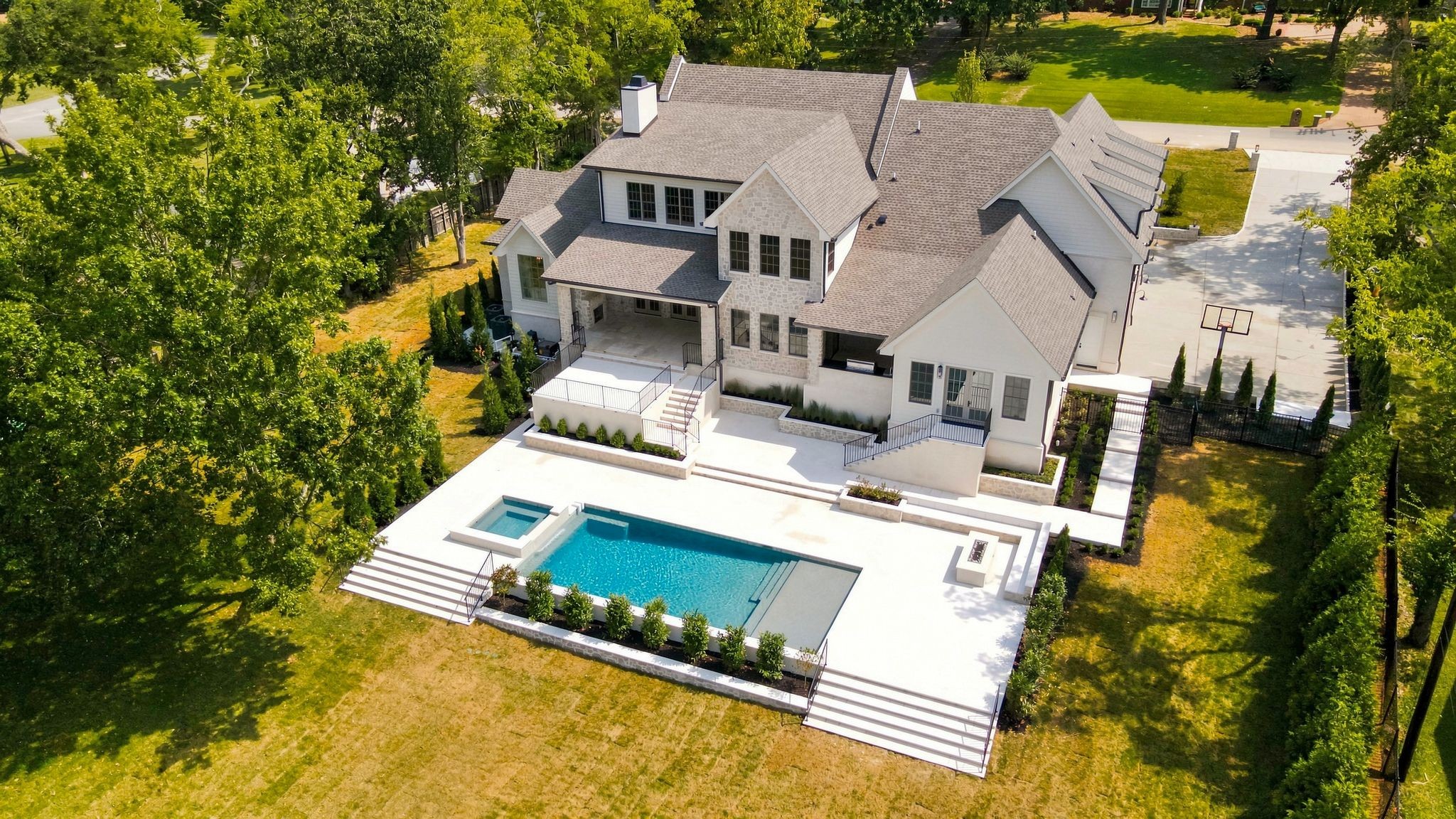 611 W Meade Dr