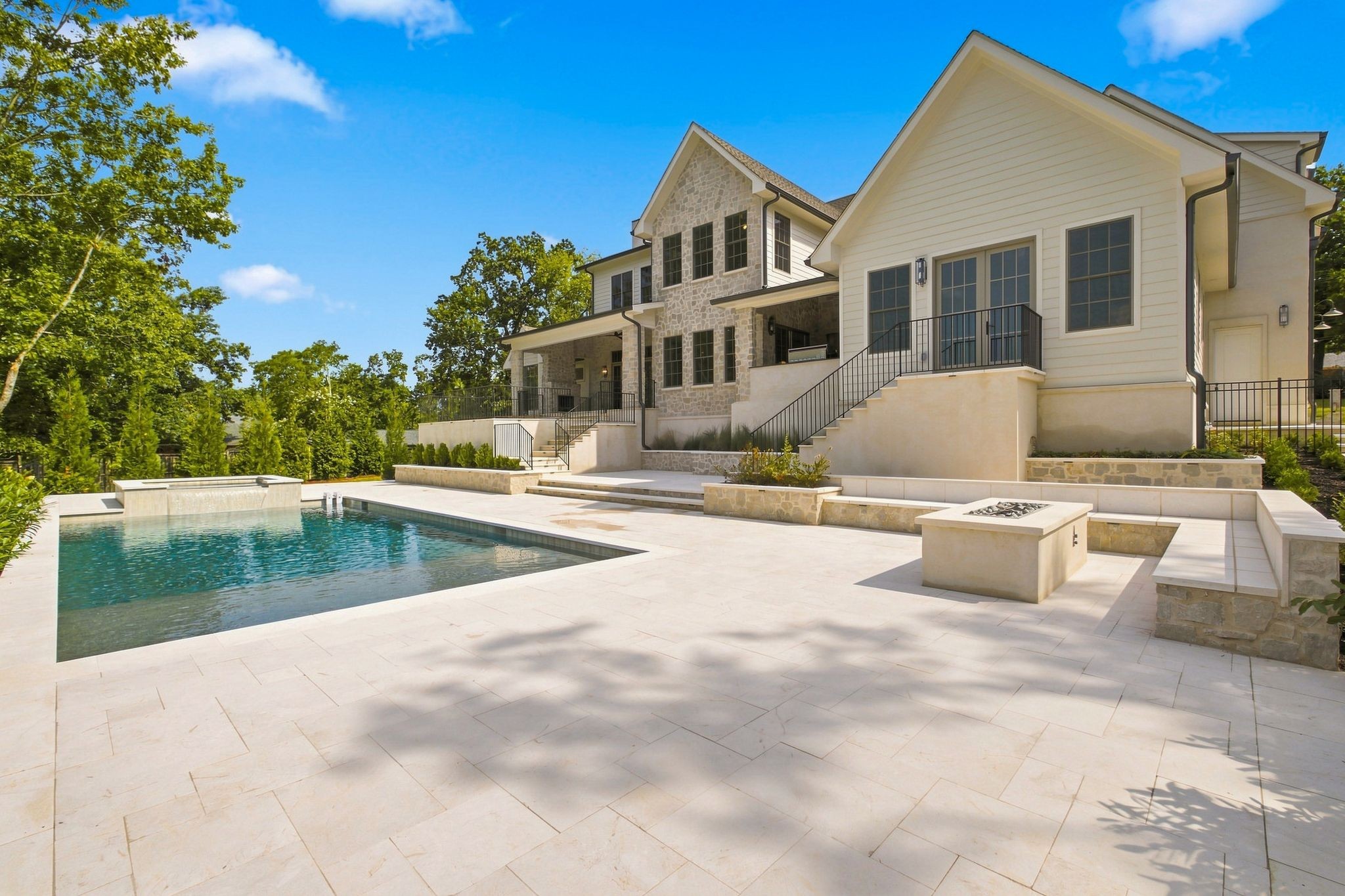611 W Meade Dr