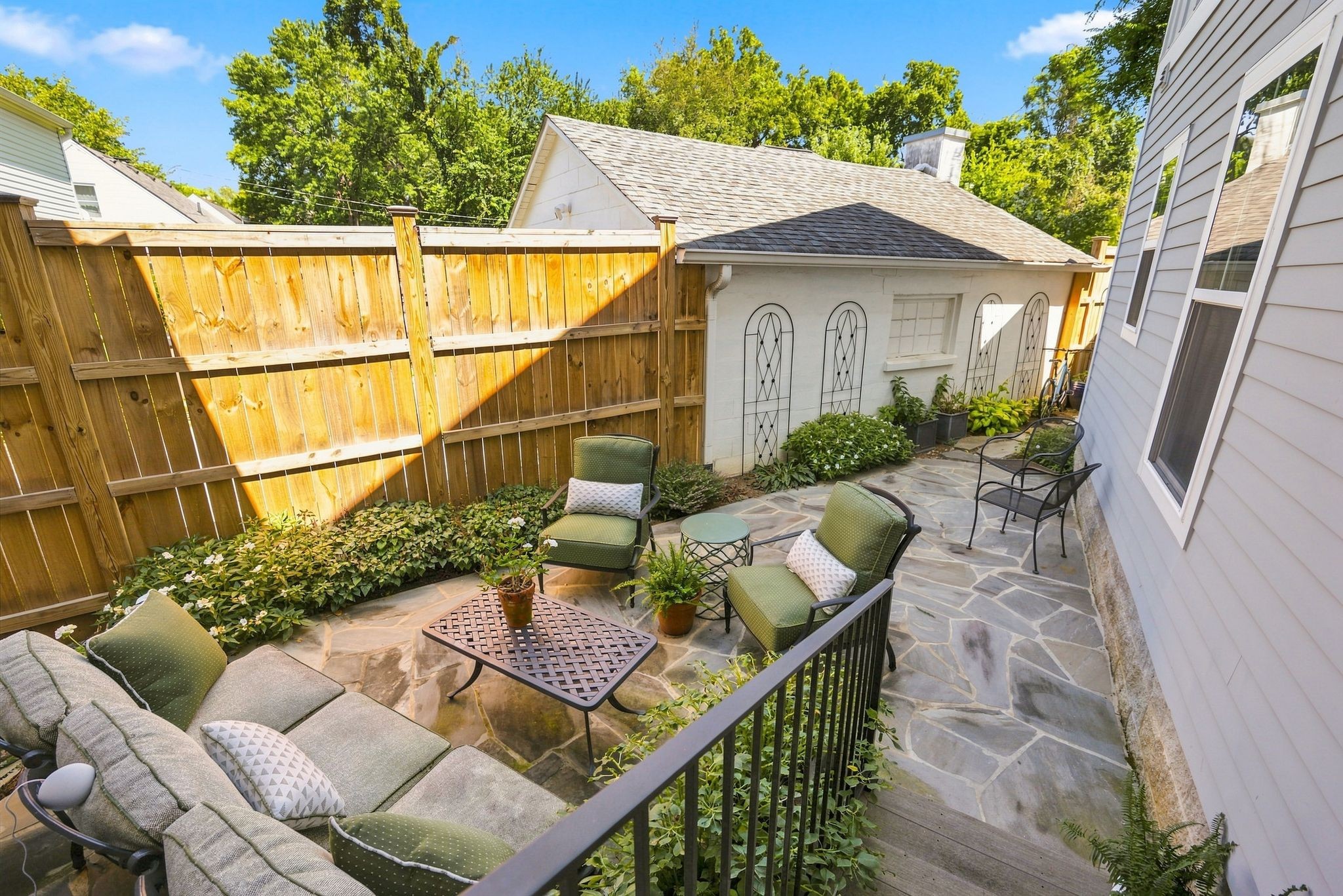 2937 Primrose Circle