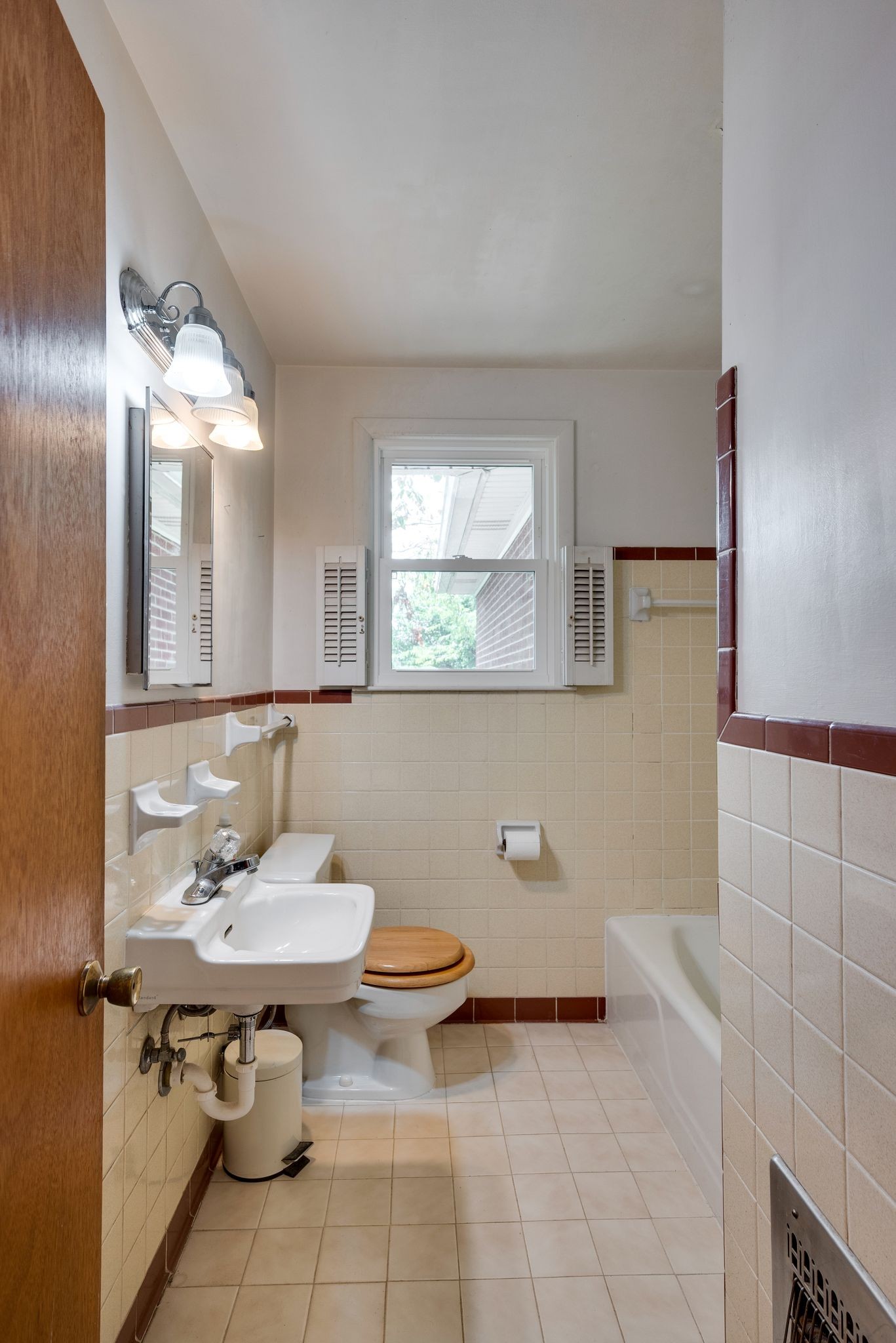 633 Elaine Dr