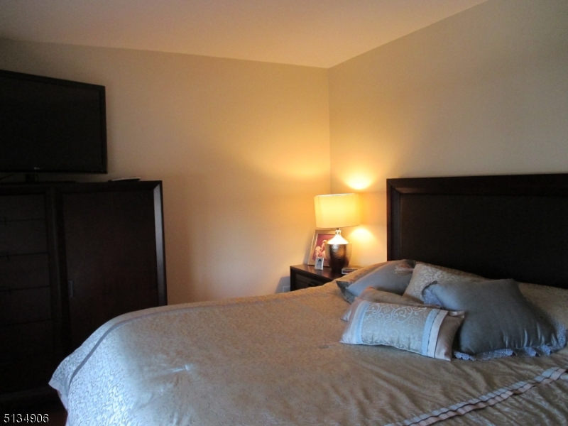 525 Central Avenue, TH4 Unit: TH 4