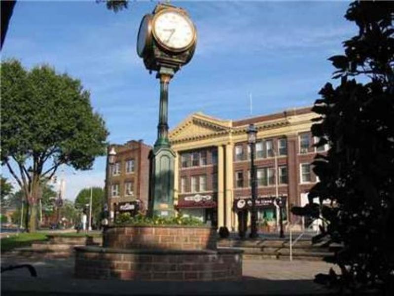 4 Riverside Dr, Apt 302 Unit: 302