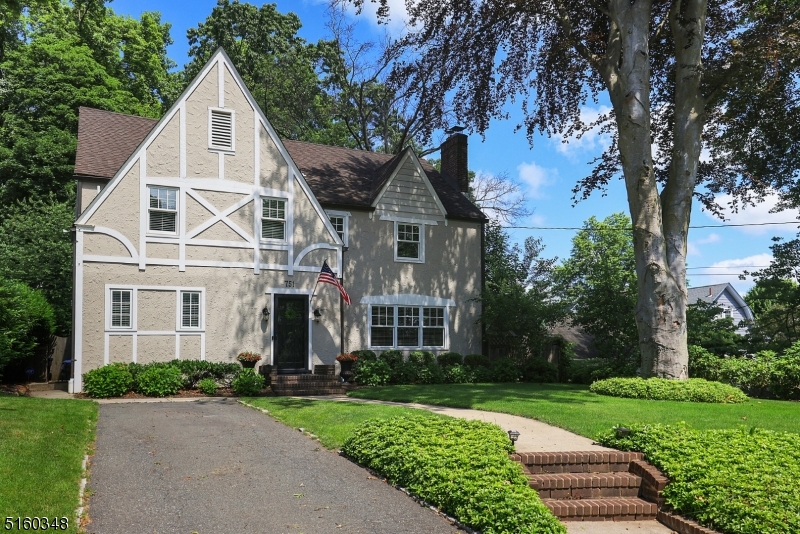 751 Crescent Parkway