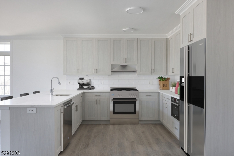 500 Central Ave, Unit 207