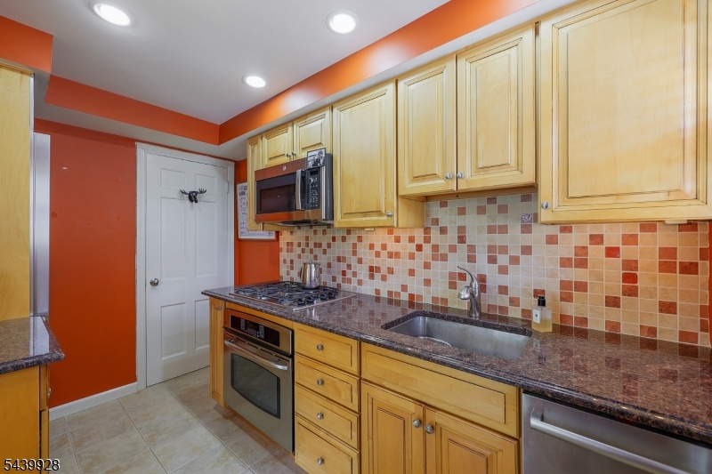 260 Walnut Street, Unit 10 10