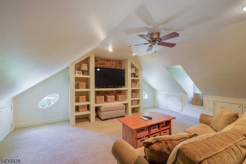 260 Walnut Street, Unit 10 10