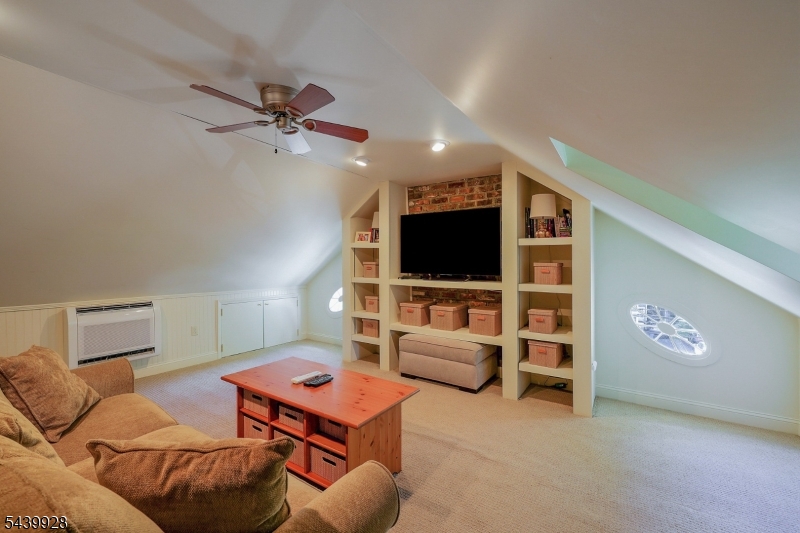 260 Walnut Street, Unit 10 10