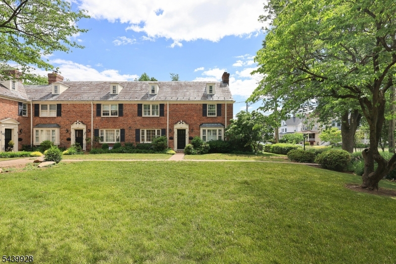 260 Walnut Street, Unit 10 10