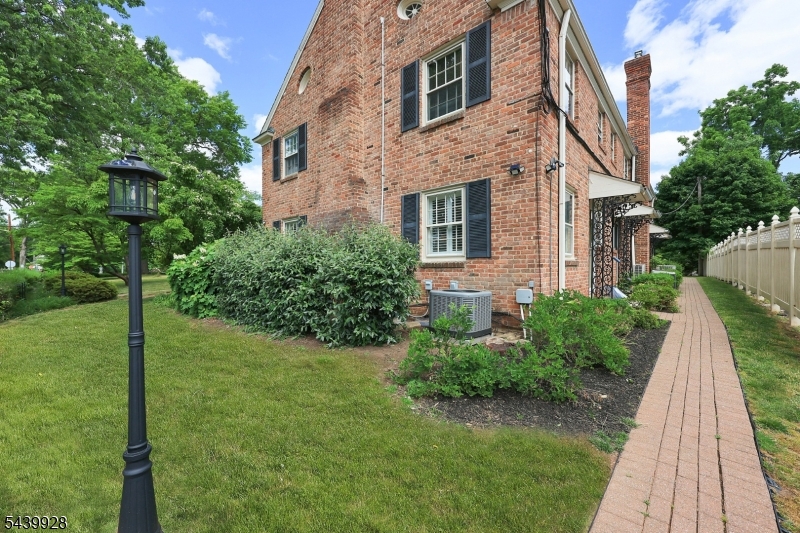 260 Walnut Street, Unit 10 10